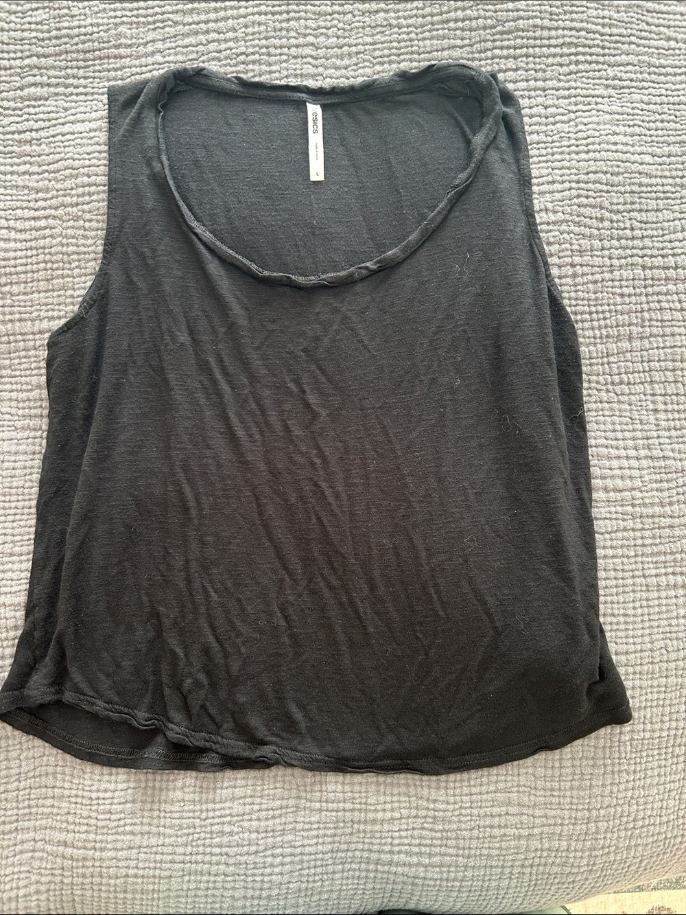 Tresics Black Relaxed Scoop Neck Tank